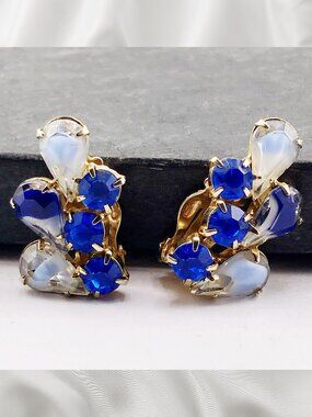 VINTAGE Gold tone metal blue plastic rhinestone curved cluster clip-on earrings